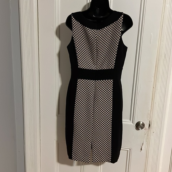 Tahari Black & White Geometric Sheath Dress Size 8 - Picture 4 of 4